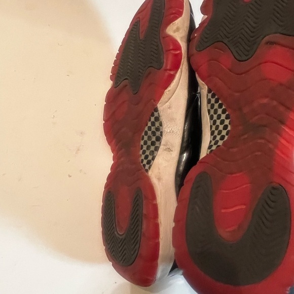 AIR JORDAN 11 LOW BRED SIZE 13 MEN